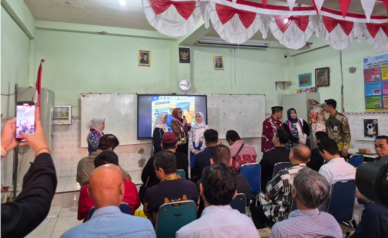 Gemar (Gerakan Ayah Menggambil Rapor) di SMP Negeri 6 Surabaya
