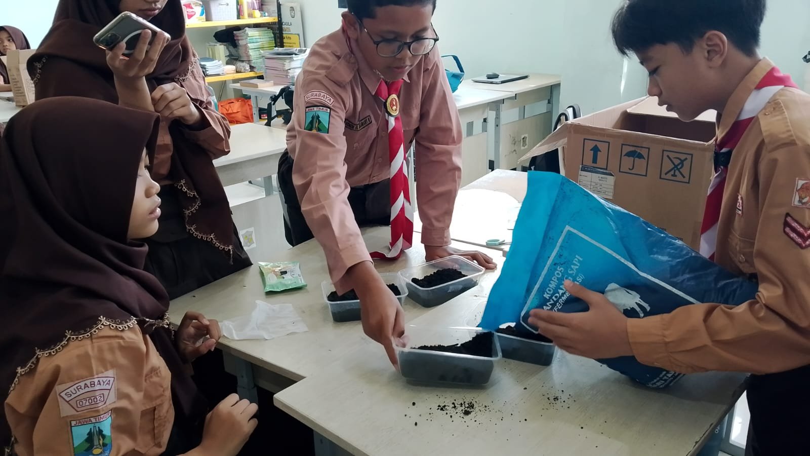 Let’s Grow: Ready for Experiment - Belajar dari Benih Jagung dan Kacang