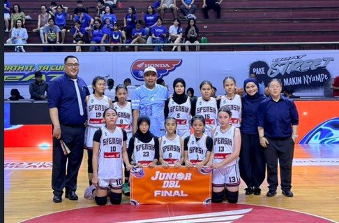 Gemilang di Semifinal Junior DBL Surabaya, Tim Basket Putri Spensix Tembus Babak Final