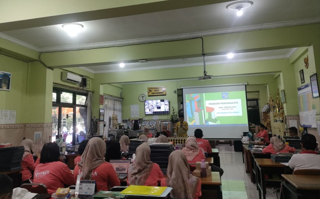SMP Negeri 6 Surabaya Gelar Sosialisasi Panduan Kokurikuler 2025